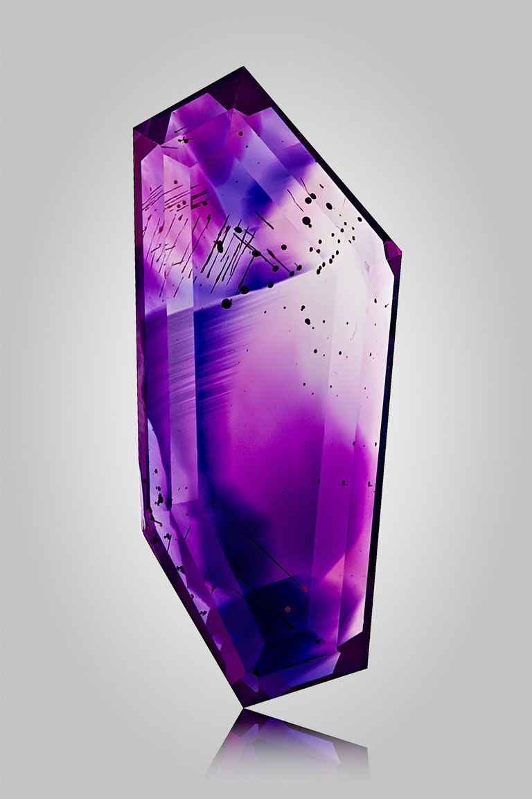 Professional gem photography of an amethyst slice by Arjuna Irsutti