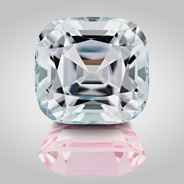 Bi-color Tourmaline – Gem photography by Arjuna Irsutti – Bangkok Professional gem photography of a bi-color Tourmaline by Arjuna Irsutti