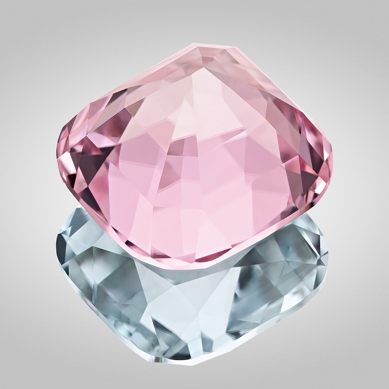 Bi-color Tourmaline – Gem photography by Arjuna Irsutti – Bangkok Professional gem photography of a bi-color Tourmaline by Arjuna Irsutti