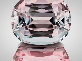 Professional gem photography of a bi-color Tourmaline by Arjuna Irsutti