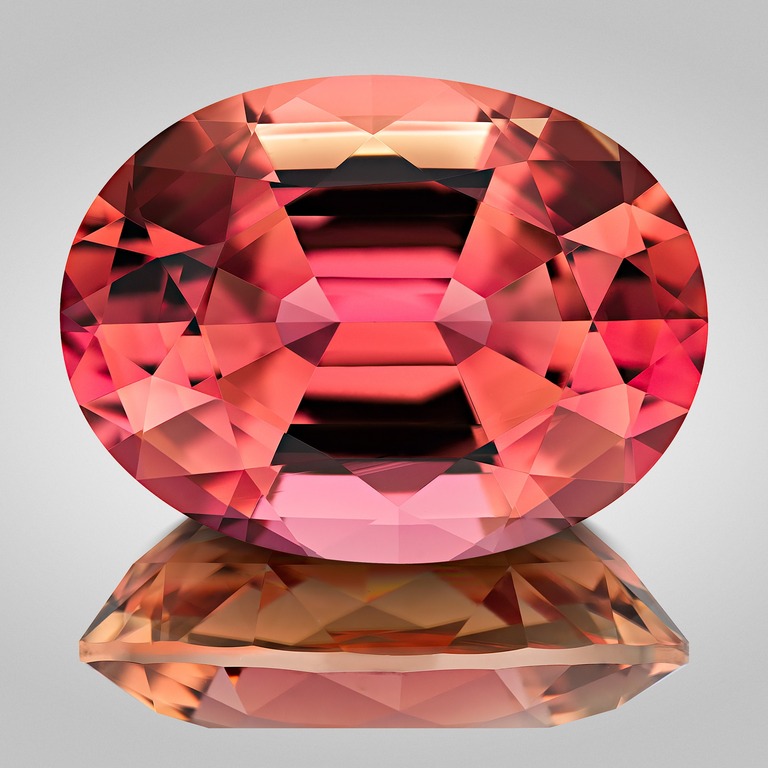 Bi-color Tourmaline – Gem photography by Arjuna Irsutti – Bangkok Professional gem photography of a bi-color Tourmaline by Arjuna Irsutti