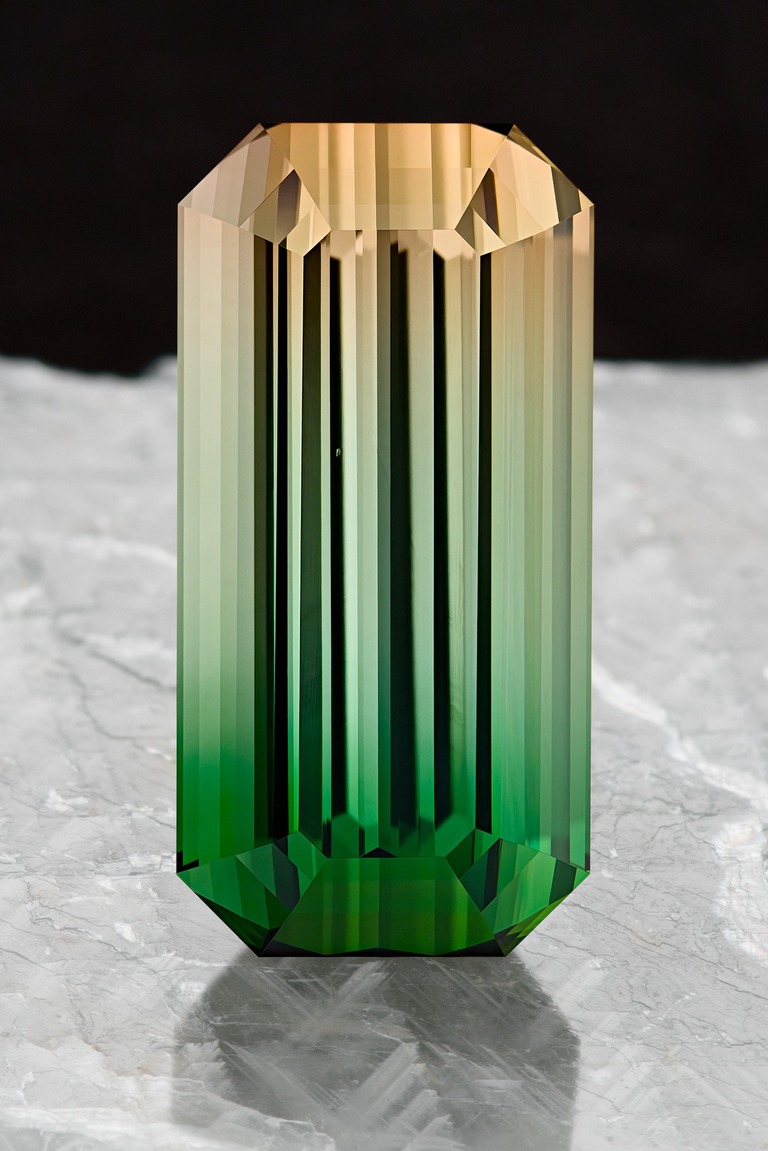 Bi-color Tourmaline – Gem photography by Arjuna Irsutti – Bangkok Professional gem photography of a bi-color Tourmaline by Arjuna Irsutti