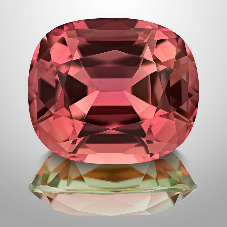 Professional gem photography of a bi-color Tourmaline by Arjuna Irsutti