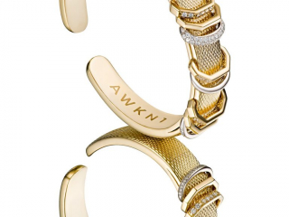 Gold bracelt - Jewelry photography by Arjuna Irsutti Bangkok Professional photography of a gold bracelet with diamonds by Arjuna Irsutti