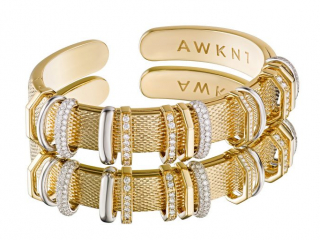 Gold bracelt - Jewelry photography by Arjuna Irsutti Bangkok Professional photography of a gold bracelet with diamonds by Arjuna Irsutti