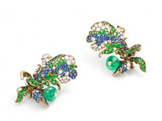 Earrings emerald – Jewelry photography by Arjuna Irsutti Bangkok Professional jewelry photography of earrings with emerald by Arjuna Irsutti