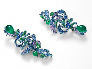 Earrings emerald – Jewelry photography by Arjuna Irsutti Bangkok Professional jewelry photography of earrings with emerald by Arjuna Irsutti