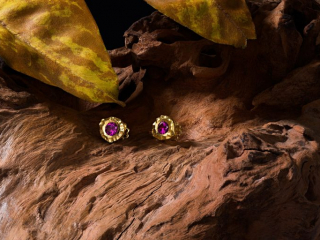 Earrings garnet – Jewelry photography by Arjuna Irsutti Bangkok Professional jewelry photography of earrings with garnet by Arjuna Irsutti