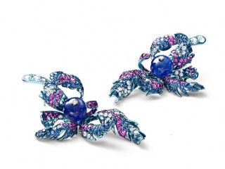 Earrings sapphires – Jewelry photography by Arjuna Irsutti Bangkok Professional jewelry photography of earrings with sapphires by Arjuna Irsutti