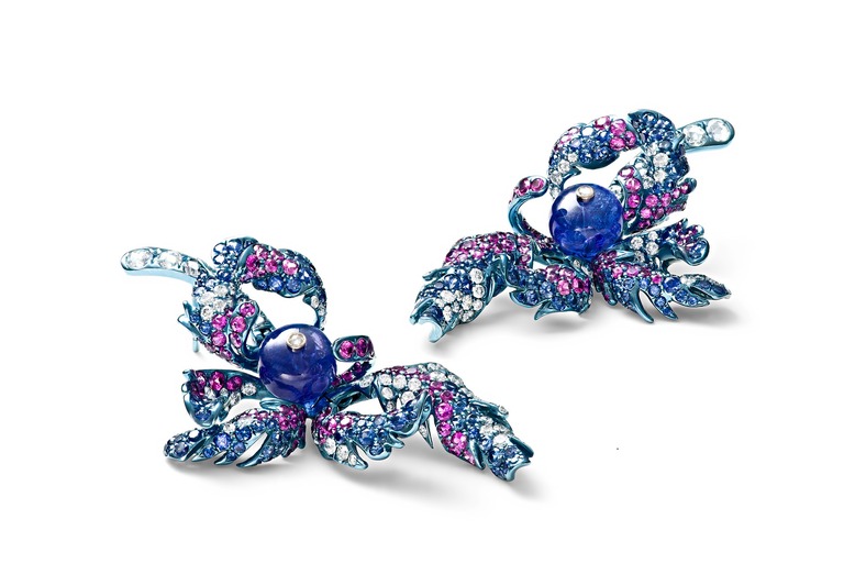 Professional jewelry photography of earrings with sapphires by Arjuna Irsutti