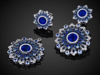 Earrings sapphires – Jewelry photography by Arjuna Irsutti Bangkok Professional jewelry photography of earrings with sapphires by Arjuna Irsutti