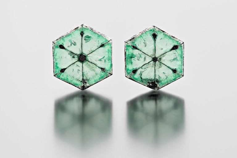 Trapiche Emerald – Gem photography by Arjuna Irsutti – Bangkok Professional gem photography of trapiche emerald pair by Arjuna Irsutti