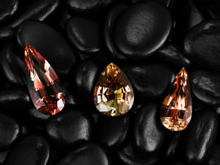 Professional gem photography of feldspar by Arjuna Irsutti