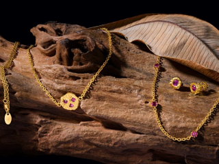 Jewlry garnet set – Jewelry photography by Arjuna Irsutti Bangkok Professional jewelry photography of a jewelry set by Arjuna Irsutti