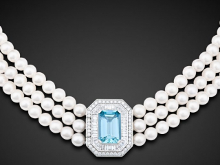 Necklace pendant aquamarine – Jewelry photography by Arjuna Irsutti Bangkok Professional jewelry photography of a necklace pendant with aquamarine by Arjuna Irsutti