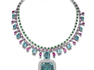 Necklace pendant aquamarine – Jewelry photography by Arjuna Irsutti Bangkok Professional jewelry photography of a necklace pendant with aquamarine by Arjuna Irsutti