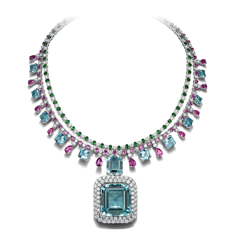 Professional jewelry photography of a necklace pendant with aquamarine by Arjuna Irsutti