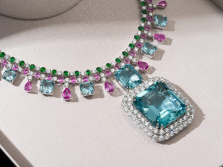 Necklace pendant aquamarine – Jewelry photography by Arjuna Irsutti Bangkok Professional jewelry photography of a necklace pendant with aquamarine by Arjuna Irsutti