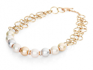 Necklace pendant pearls – Jewelry photography by Arjuna Irsutti Bangkok Professional jewelry photography of a necklace pendant with pearls by Arjuna Irsutti