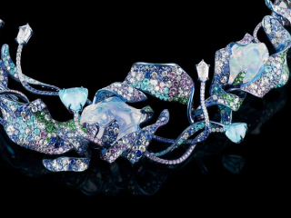 Necklace pendant water opal – Jewelry photography by Arjuna Irsutti Bangkok Professional jewelry photography of a necklace pendant with water opal by Arjuna Irsutti