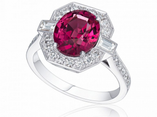 Ring garnet - Jewelry photography by Arjuna Irsutti Bangkok Professional jewelry photography of a ring with garnet by Arjuna Irsutti