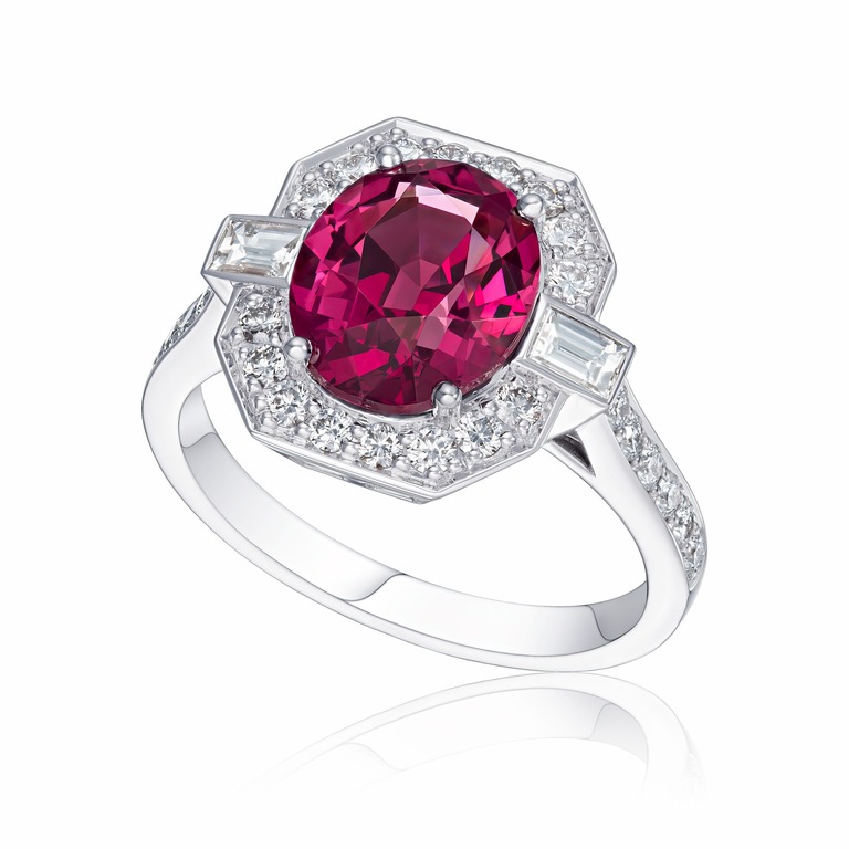 Professional jewelry photography of a ring with garnet by Arjuna Irsutti