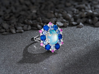 Ring moonstone- Jewelry photography by Arjuna Irsutti Bangkok Professional jewelry photography of a ring with moonstone by Arjuna Irsutti
