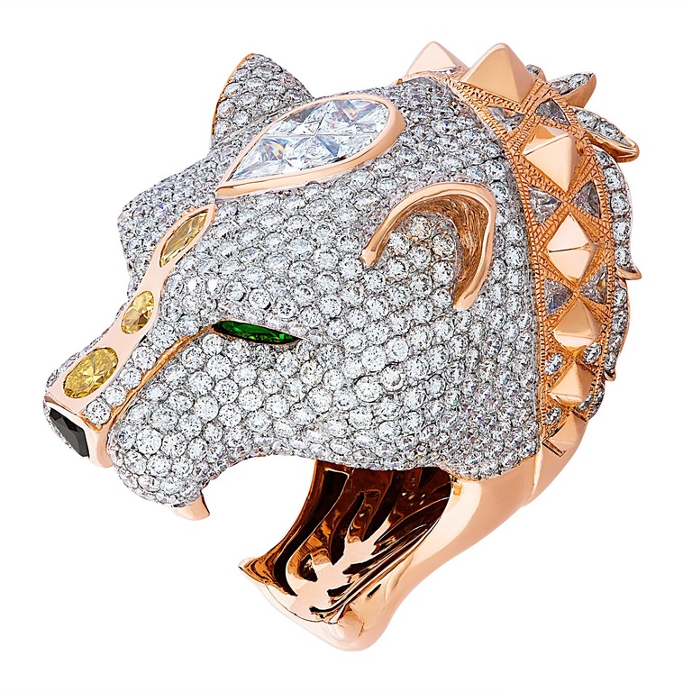 Professional jewelry photography of a panther ring with diamonds by Arjuna Irsutti