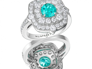 Ring paraiba tourmaline - Jewelry photography by Arjuna Irsutti Bangkok Professional jewelry photography of a ring with a paraiba tourmaline and diamonds by Arjuna Irsutti