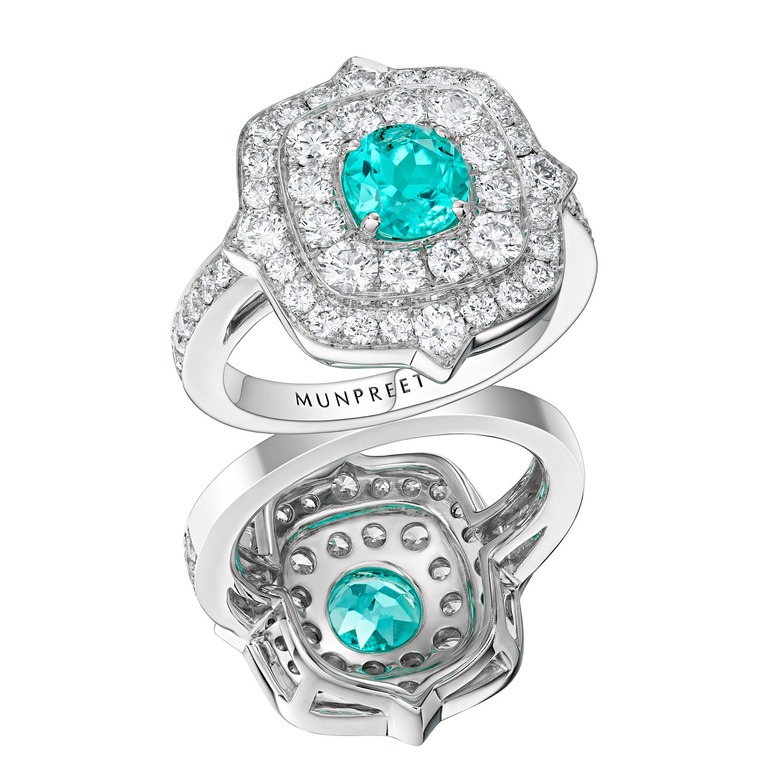 Professional jewelry photography of a ring with a paraiba tourmaline and diamonds by Arjuna Irsutti
