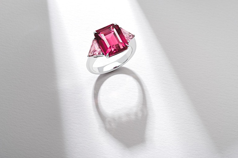 Professional photography of a ring with pink spinel by Arjuna Irsutti