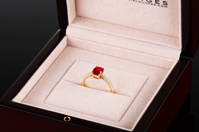 Professional jewelry photography of a ring with a ruby and diamonds by Arjuna Irsutti