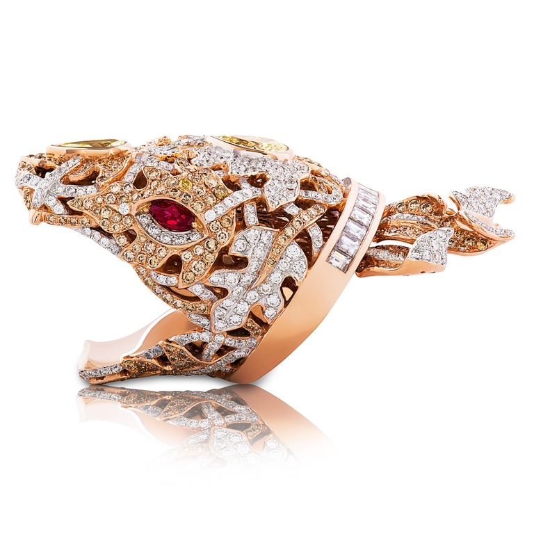 Professional jewelry photography of a snake ring with diamonds by Arjuna Irsutti