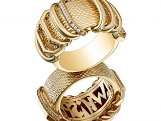 Gold ring - Jewelry photography by Arjuna Irsutti Bangkok Professional photography of a gold ring with diamonds by Arjuna Irsutti