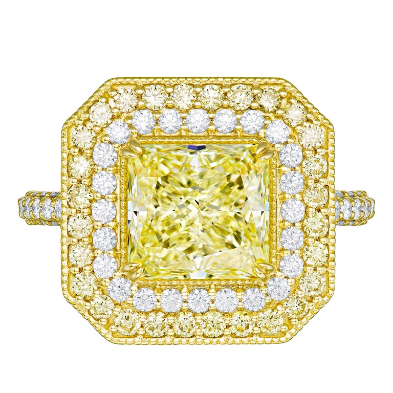 Professional photography of a ring with yellow diamond by Arjuna Irsutti