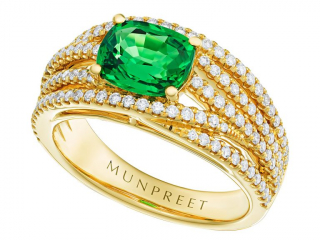 Ring tsavorite - Jewelry photography by Arjuna Irsutti Bangkok Professional photography of a ring with tsavorite by Arjuna Irsutti