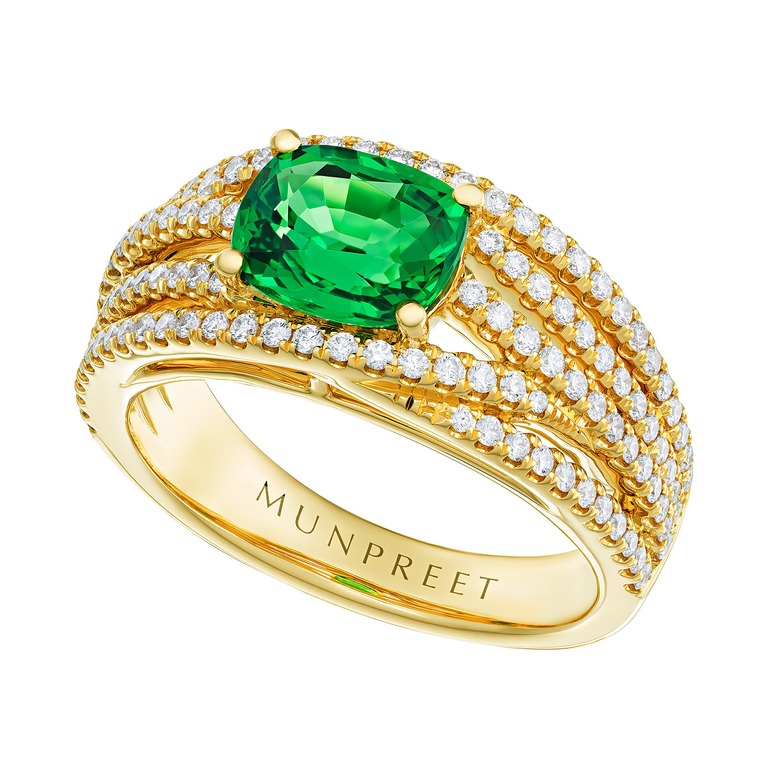 Professional photography of a ring with tsavorite by Arjuna Irsutti