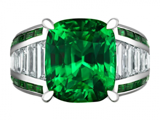 Ring tsavorite - Jewelry photography by Arjuna Irsutti Bangkok Professional photography of a ring with tsavorite by Arjuna Irsutti