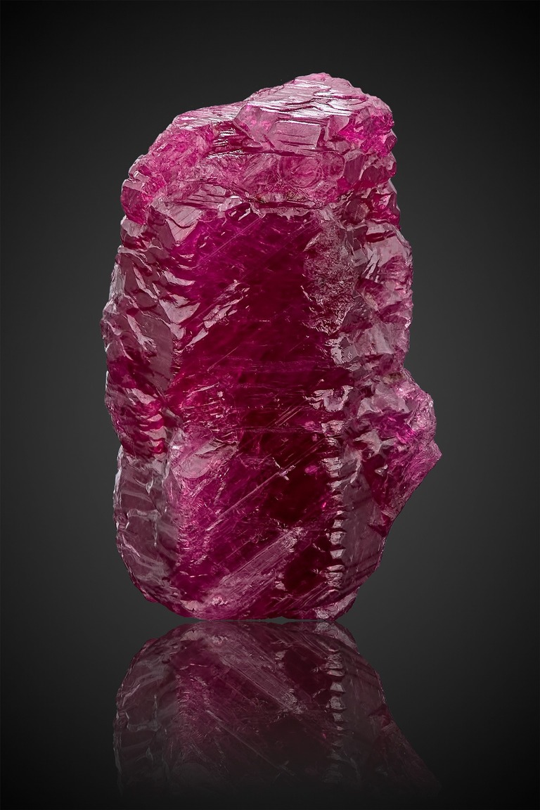 Ruby specimen – Gem photography by Arjuna Irsutti – Bangkok Professional gem photography of a ruby specimen by Arjuna Irsutti