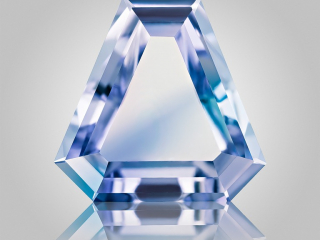 Professional gem photography of a color zoned sapphire by Arjuna Irsutti