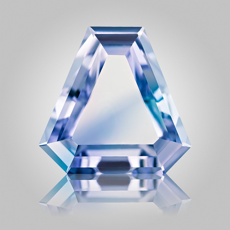 Color Zoned Sapphire – Gem photography by Arjuna Irsutti – Bangkok Professional gem photography of a color zoned sapphire by Arjuna Irsutti