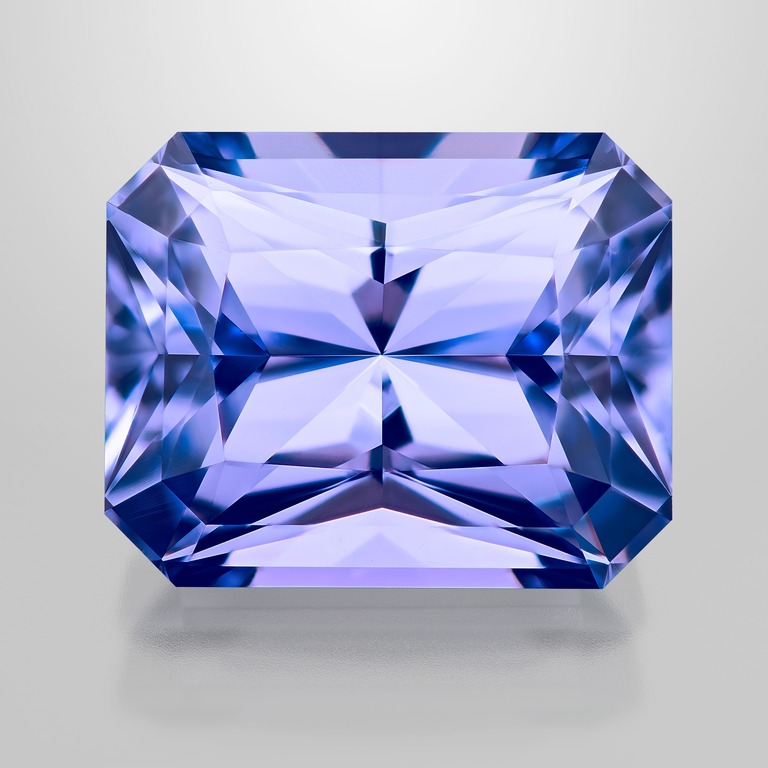 Professional gem photography of violet spinel by Arjuna Irsutti