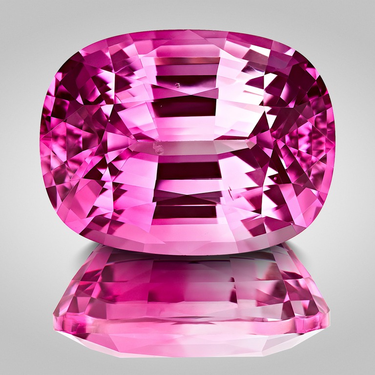 Color Zoned / Bi-color Spinel – Gem photography by Arjuna Irsutti – Bangkok Professional gem photography of a color zoned/bi-color spinel by Arjuna Irsutti