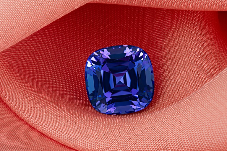 Tanzanite – Gem photography by Arjuna Irsutti – Bangkok Professional gem photography of tanzanite by Arjuna Irsutti
