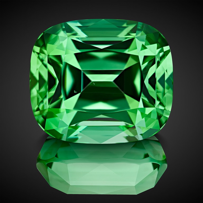 Tourmaline green – Gem photography by Arjuna Irsutti – Bangkok Professional gem photography of green tourmaline by Arjuna Irsutti