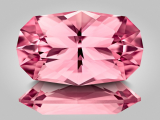 Professional gem photography of a pink tourmaline by Arjuna Irsutti