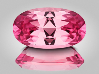 Professional gem photography of a pink tourmaline by Arjuna Irsutti