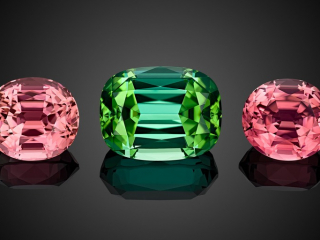 Professional gem photography of a pink and green tourmaline set by Arjuna Irsutti