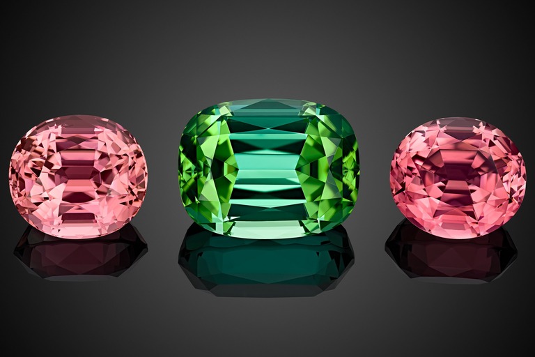 Tourmaline set – Gem photography by Arjuna Irsutti – Bangkok Professional gem photography of a pink and green tourmaline set by Arjuna Irsutti
