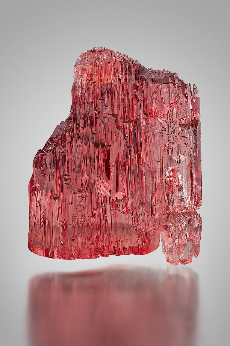 Professional gem photography of a Vayrynenite specimen by Arjuna Irsutti